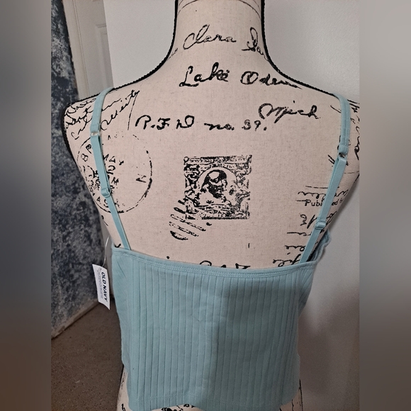 Old Navy cropped ribbed tank top - Picture 4 of 8
